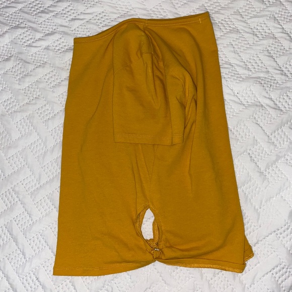 yellow top w ties on the side ! - Picture 3 of 5
